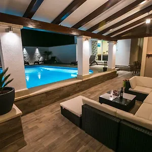 Luxury Elis With Private Pool Apartment Pula
